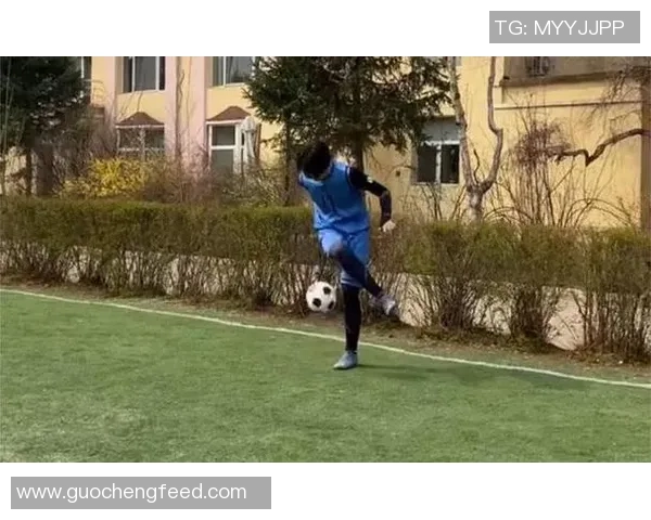 模仿球星动作的精彩足球剪辑展现绿茵场上技巧与激情 模仿球星动作的精彩足球剪辑展现绿茵场上技巧与激情