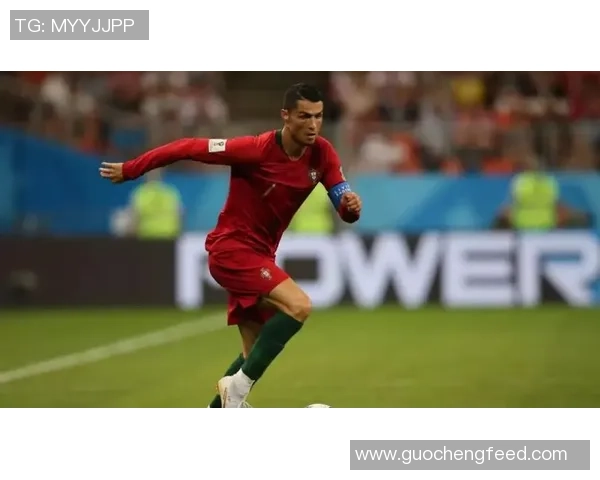 足球球星挑战极限运动 展现单车骑行新风采