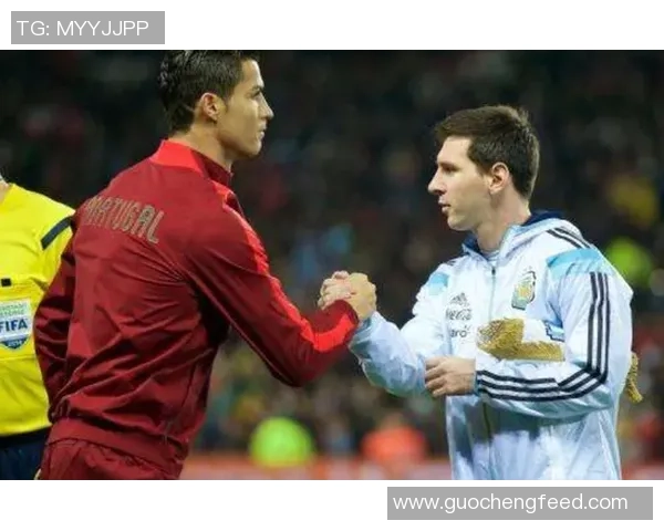 近二十年世界足球巨星回顾:从梅西到C罗,跨时代的辉煌与竞争 近二十年世界足球巨星回顾:从梅西到C罗,跨时代的辉煌与竞争